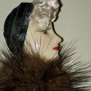 TRUE VINTAGE LADY PIN WITH HAIR